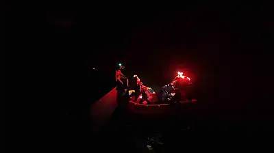 Botla açıldıkları gölde mahsur kaldılar: 2 saatlik çalışmayla kurtarıldılar