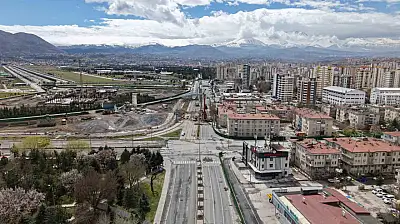 Büyükşehir'in Kartal Katlı Kavşağı Projesi'nde yoğun mesai