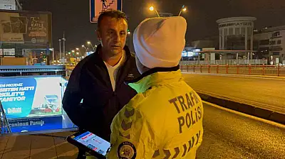 Ehliyetsiz sürücünün otomobilini almaya gelen şahısta ehliyetsiz çıktı