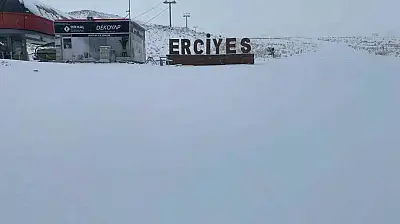 Erciyes güne beyaz örtüyle uyandı