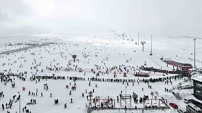 Erciyes sömestirin ilk hafta sonunda 250 bin kişiyi ağırladı