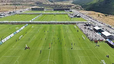 Erciyes'te geleceğin futbol yıldızları sahne alıyor