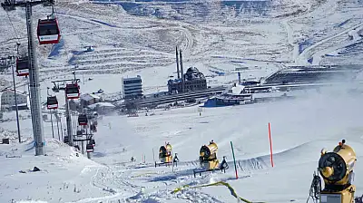 Erciyes'te Türkiye'nin en gelişmiş yapay karlama sistemiyle pistler sezona hazırlanıyor
