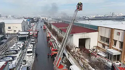 Fabrika yangını havadan görüntülendi