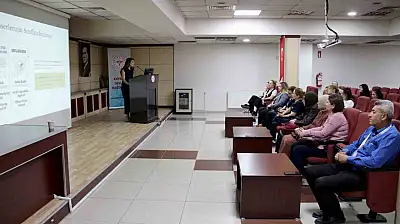 Hastane personeline 'Cilt Kanseri Farkındalık Eğitimi' verildi