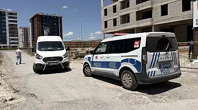 İnşaatın 4. katından düşen işçi ağır yaralandı