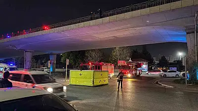 İntihar etmek için köprüye çıkan şahsı polis ikna etti