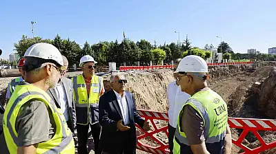 Kartal Kavşağı'nda incelemelerde bulunan Büyükkılıç: 'Yüzde 40'ın üzerine çıkmış durumdayız'