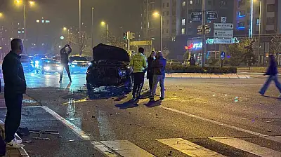 Kayseri'de 2 otomobilin karıştığı kazada yaralanan olmadı