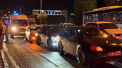 Kayseri'de 3 otomobil çarpıştı: 1 yaralı