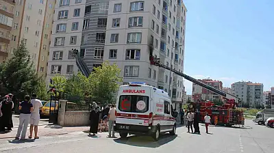 Kayseri'de 9 katlı binada yangın çıktı: 1'i çocuk 3 kişi mahsur kaldı