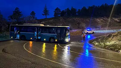 Kayseri'de alkollü bir şahıs çaldığı özel halk otobüsüyle kaza yaptı