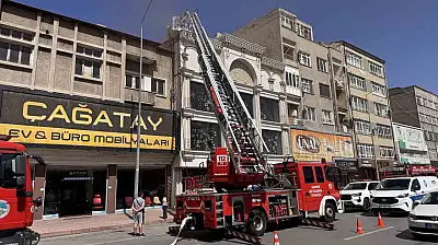 Kayseri'de avize imalathanesinin çatısında çıkan yangın söndürüldü