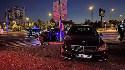Kayseri'de iki otomobil çarpıştı: 1 yaralı