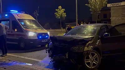Kayseri'de kontrolden çıkan otomobil duvara çarptı: 1 yaralı