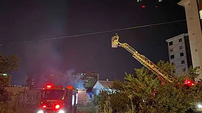 Kayseri'de müstakil ev cayır cayır yandı