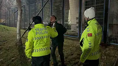 Kayseri'de polisin 'dur' ihtarına uymayarak, kaçan alkollü sürücü alkometreyi üflemek için direndi