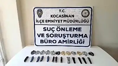 Kayseri'de yasaklı bıçak operasyonu: Çok sayıda sustalı ve muşta ele geçirildi