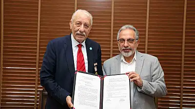 KKTC Aksakalı Öksüzoğlu'ndan Talas Belediyesine anlamlı emanet