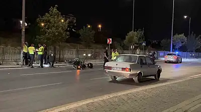 Kontrolü kaybolan motosikletli polis direğe çarptı: 1 yaralı