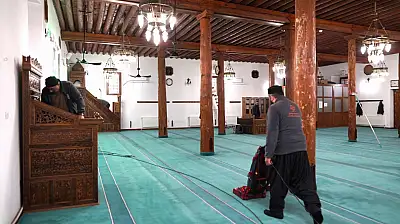 Melikgazi'de camiler Ramazan için temizleniyor