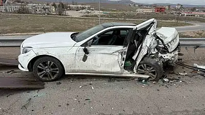 MHP eski milletvekilinin oğlunun yaralandığı kaza kamerada