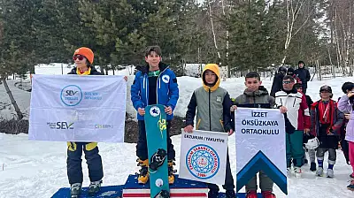 Okul Sporları Snowboard Türkiye Birinciliği'nde kürsüye Kayseri ambargosu