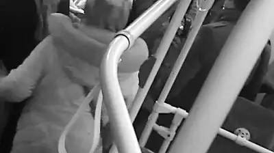 Otobüs şoförü fenalaşan yolcuyu hastaneye yetiştirdi