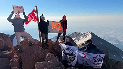 Âşık Seyrânî için Erciyes'in zirvesine anlamlı tırmanış