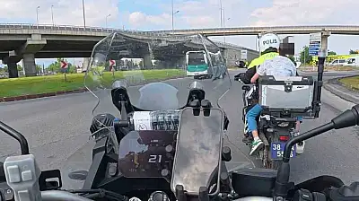 Sınava gireceği okulu karıştıran öğrenciyi motosikletli polisler yetiştirdi