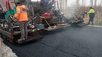 Sultan Sazlığı yoluna sıcak asfalt serimi yapıldı