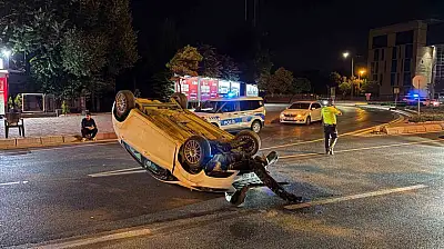 Takla atan otomobil sürücüsü olay yerinden kaçtı