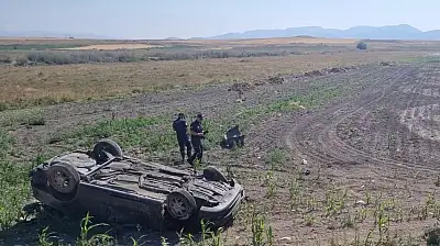 Takla atan otomobildeki 2 kişi hayatını kaybetti