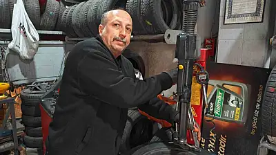 Ustasından kış lastiği uyarısı: 'Can güvenliğimiz için lastiklerimizi taktıralım'