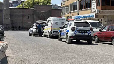Vakfın kapısına kurşun yağdırdı
