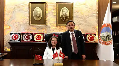Vali koltuğuna oturan Zeynep'ten il emniyet müdürüne talimat: 'Okulların çevresinde güvenliği artırın'