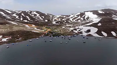 Yağışlar gölü doldurdu, karavanlar, çadırlar ve konteynerler su altında kaldı