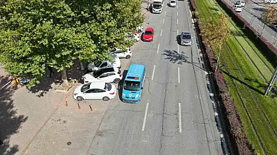 Zabıtadan yaya yoluna park eden araç ve sürücülerine denetim