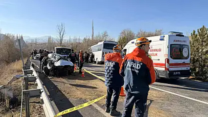 Otomobil ile midibüs çarpıştı: 10 yaralı