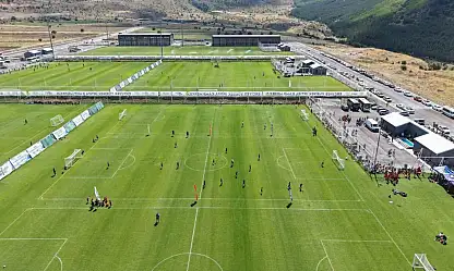 Erciyes'te geleceğin futbol yıldızları sahne alıyor