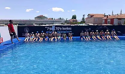 Tomarza'da Yaz Spor Okulları'nda yüzme heyecanı devam ediyor