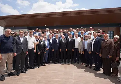 AK Parti Kayseri Teşkilatı, görevdeki 500. gününü istişare toplantısıyla taçlandırdı