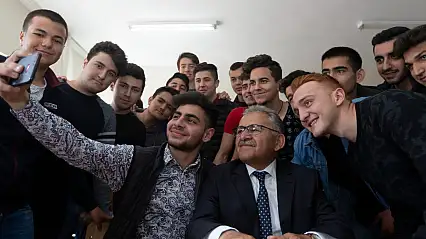 Başkan Büyükkılıç'tan üniversite adaylarına güven veren davet: 'Aradığınız her şey Kayseri'de'