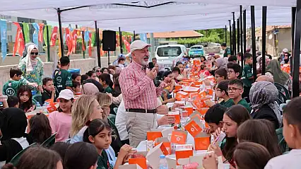 Başkan Çolakbayrakdar: 'Kocaburger'ı yaz boyunca ERVA okullarında sürdüreceğiz'