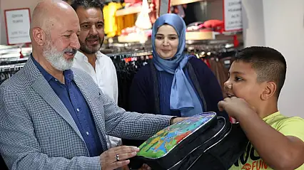 Başkan Çolakbayrakdar: 'Türkiye'de örnek, farklı ve gönüller yapan bir belediyeyiz'