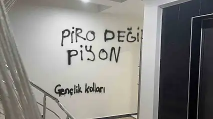 CHP Kayseri İl Başkanlığı binasının duvarlarına boyayla yazılar yazıldı