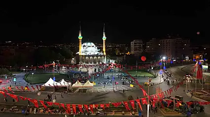Kayseri'de 15 Temmuz'un yıl dönümünde camilerden sela yükseldi