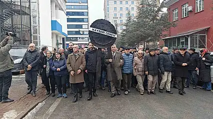 Kayseri'de Alevi örgütlerden CHP İl Başkanlığı'na 'siyah çelenkli' tepki