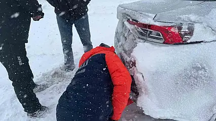 Kayseri'de kar yağışı sonrası mahsur kalan vatandaşlar kurtarıldı