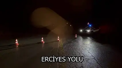 Kayseri-Erciyes yolu kar yağışı nedeniyle trafiğe kapandı